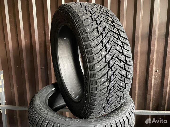 Nokian Tyres Hakkapeliitta 10 215/50 R17 95T