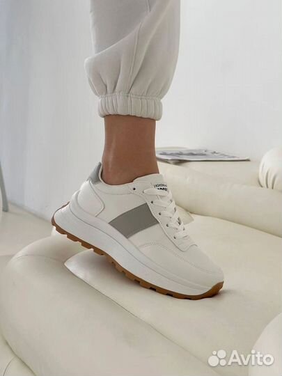 Кроссовки женские