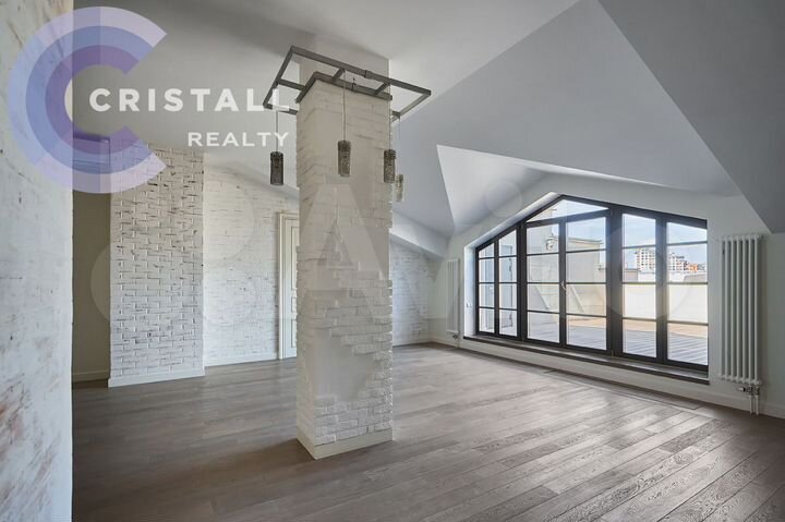 7-к. квартира, 300 м², 6/10 эт.