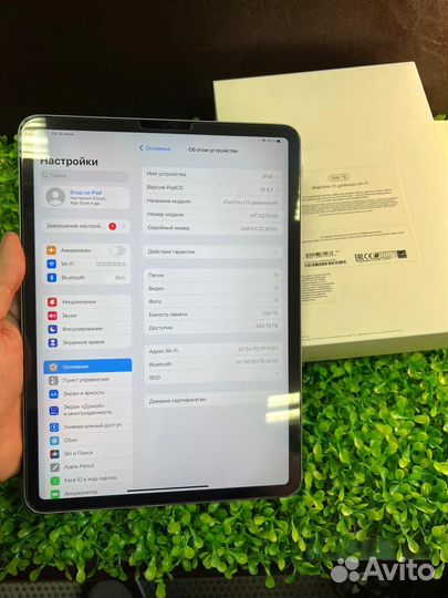 iPad pro 11 2018 256gb wifi + smart keaboard folio