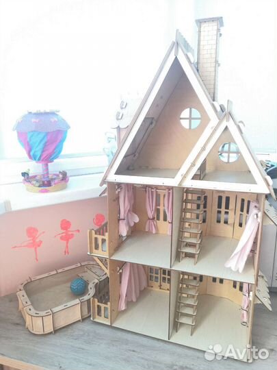 Кукольный домик с бассейном