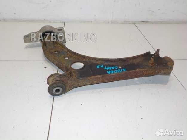 Рычаг передний правый