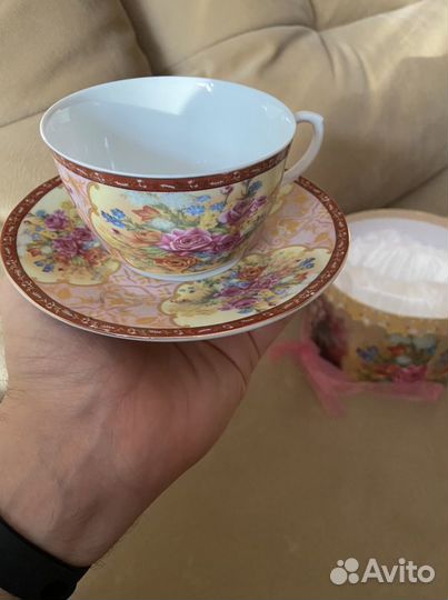 Чашка с блюдцем в подарочной коробке