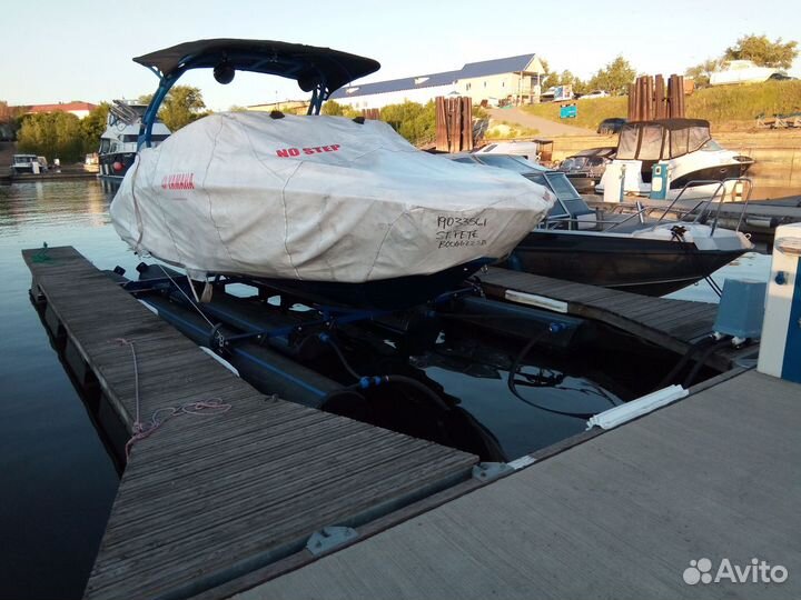 Понтон-подъемник для катеров (плавучий док)