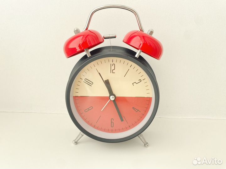 Часы с будильником