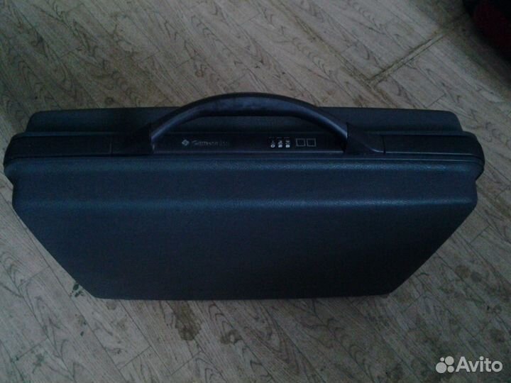 Дипломат пластиковый Samsonite