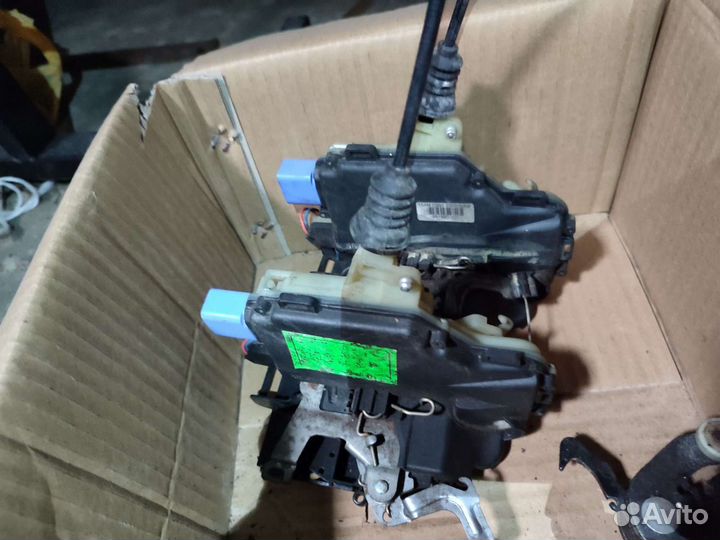 Замок двери Фольксваген T5