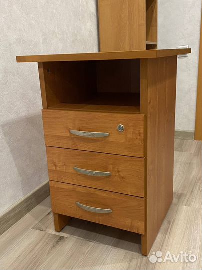 Тумба и стол письменный