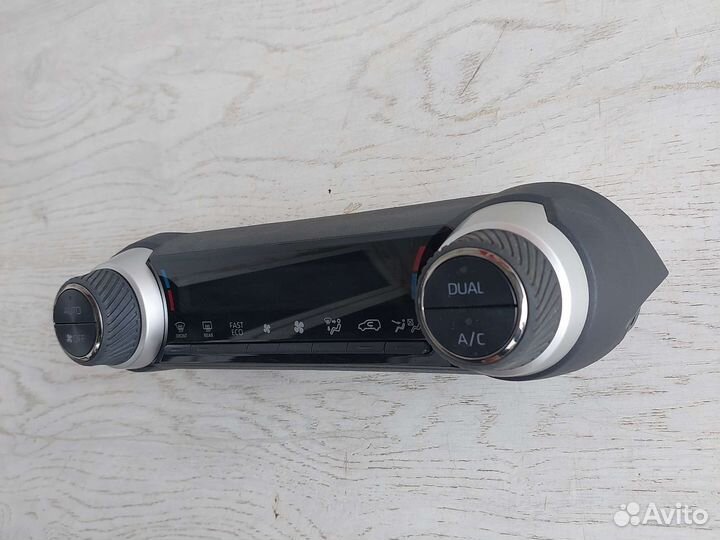 Toyota Rav4 XA50 Блок управления климатом