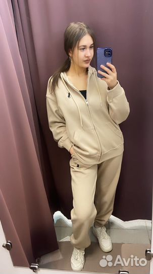 Женский спортивный костюм