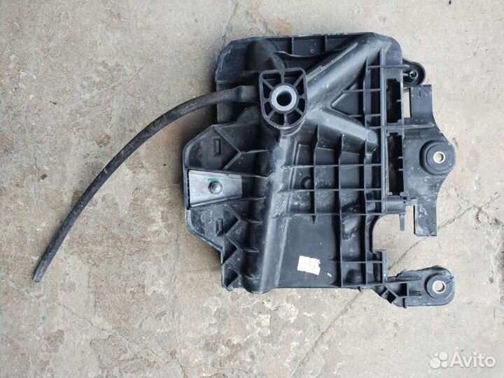 Крепление акб (корпус/подставка) VAG-6C0915331D