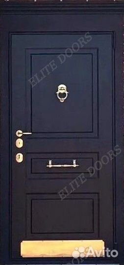 Уличная входная дверь в частный дом