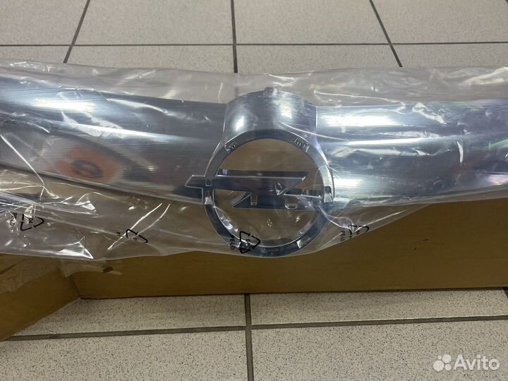 Хром решётки радиатора 13157598