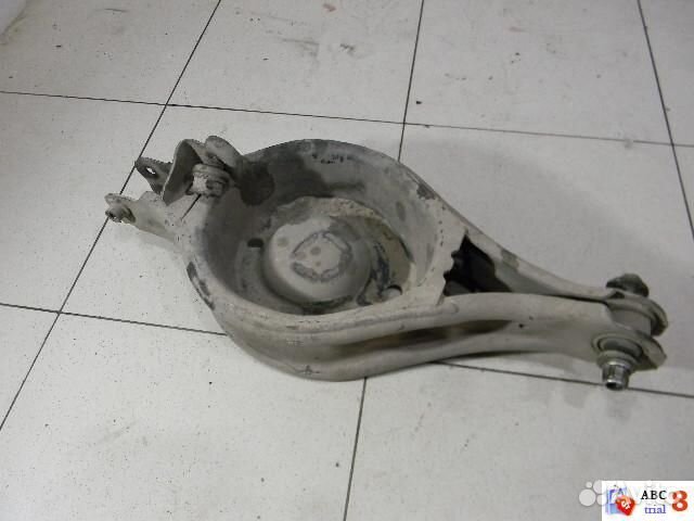 Рычаг задний поперечный правый