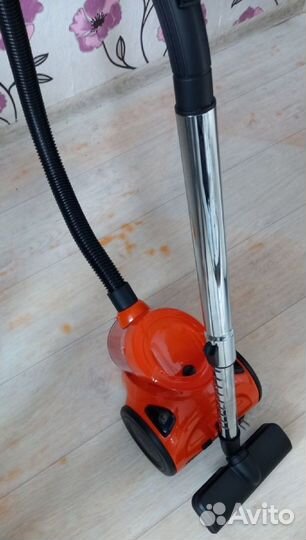 Безмешковый пылесос в коробке, мощный