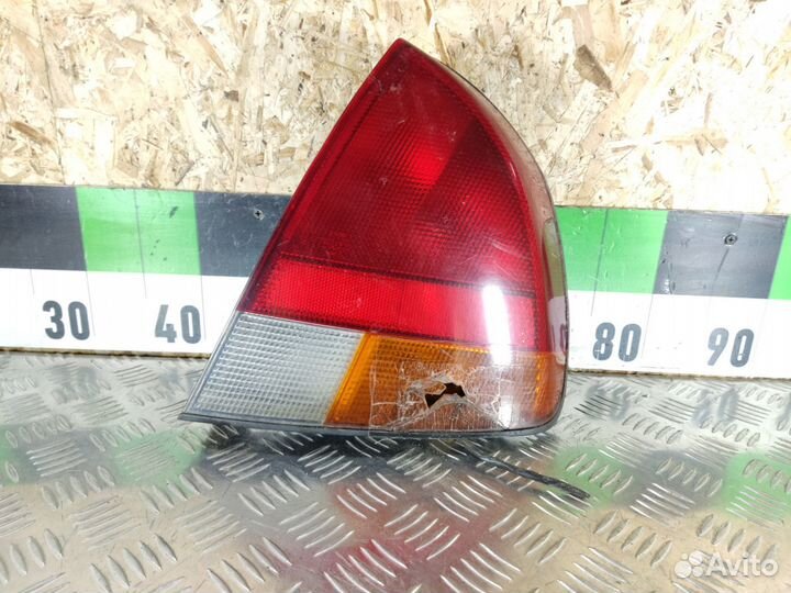 Фонарь задний правый Mitsubishi Carisma 2000 2003