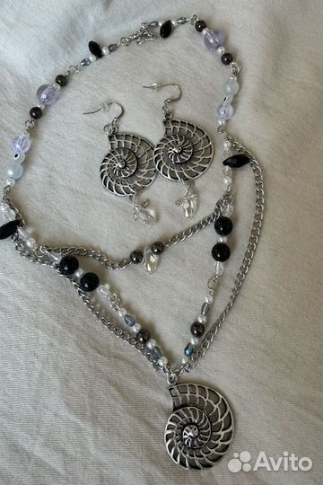 Колье и серьги ручной работы/бижутерия