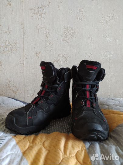 Треккинговые ботинки