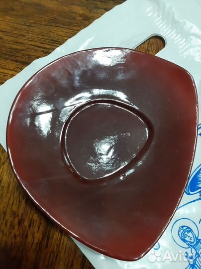 Бокал с блюдцем