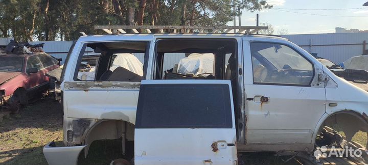 Mercedes vito 638 боковое стекло