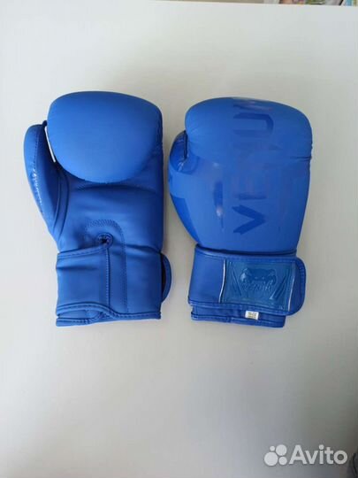 Боксерские перчатки Venum с прозрачным логотипом