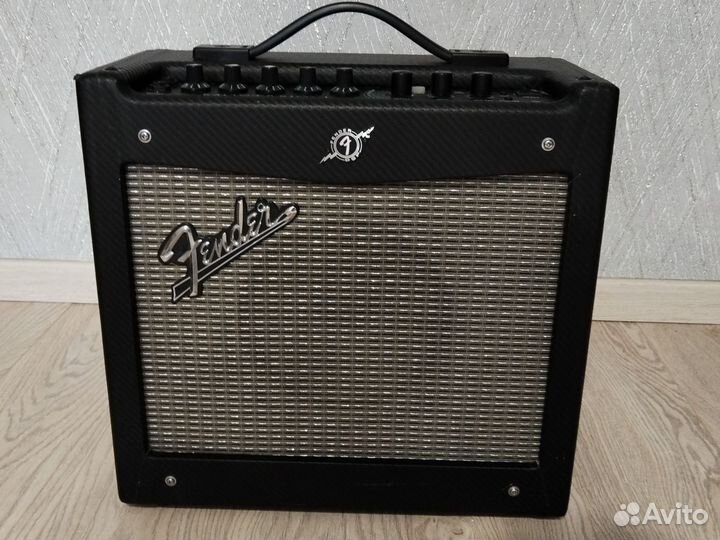 Гитарный комбоусилитель fender mustang I