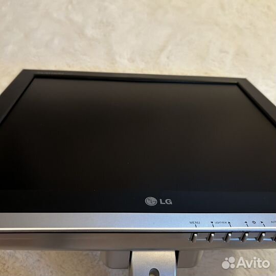 Монитор LG Flatron L1720B