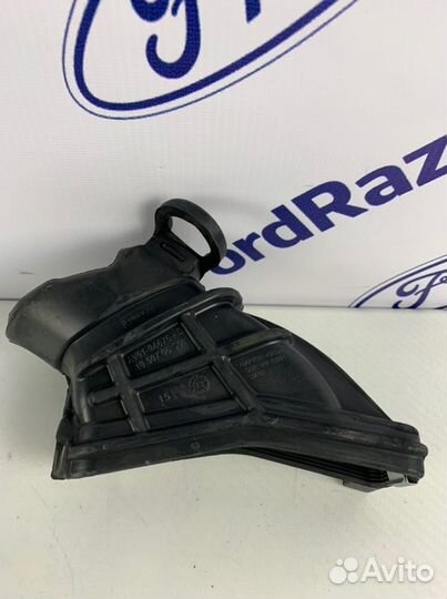 Воздухозаборник Ford Focus 3 CB8 2011-2019