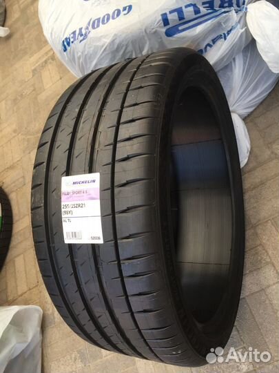 Michelin Pilot Sport 4 S 255/35 R21 98Y
