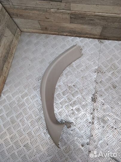 Накладка крышки багажника правая Mercedes-Benz