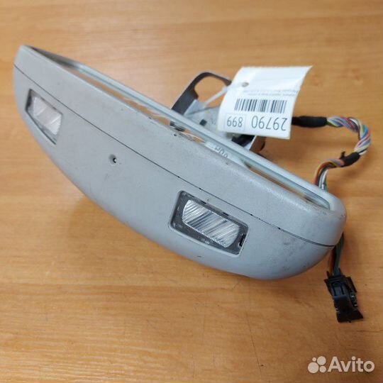 Зеркало заднего вида в салоне Mercedes-Benz