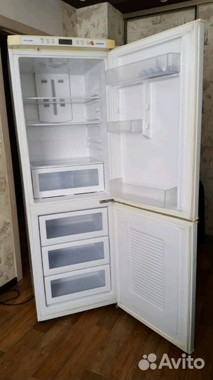 Холодильник SAMSUNG No Frost