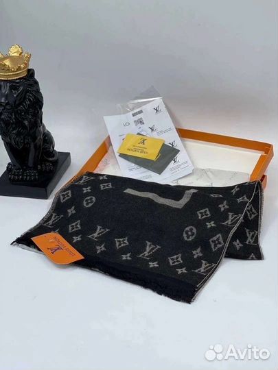 Новый шарф в подарочной упаковке