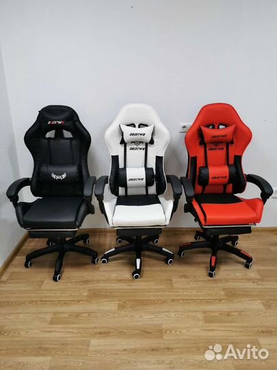 Компьютерное игровое кресло с подножкой. Новое