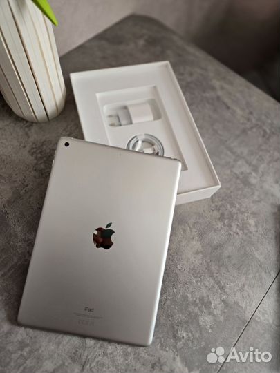 iPad 9 Wi-Fi 64 гб серебристый