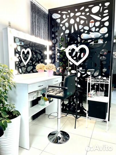 Мастер бровист