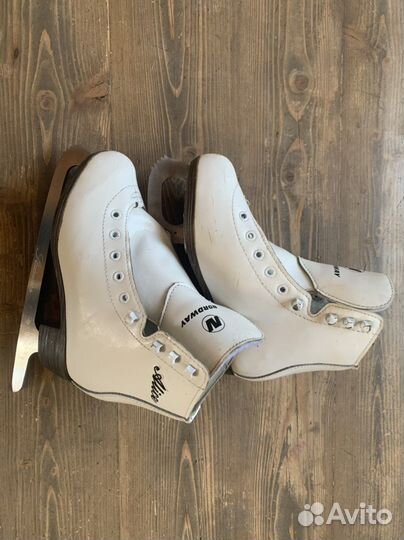 Коньки детские фигурные, натур.кожа, 32 размер