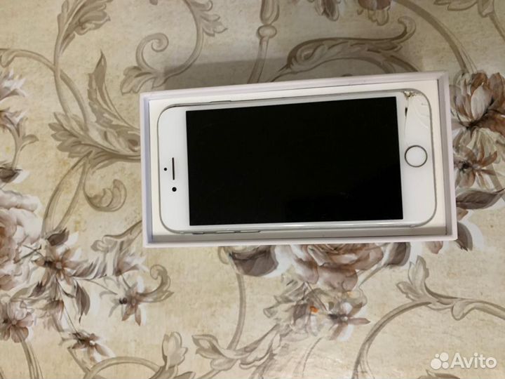 Телефон iPhone 8 64 gb