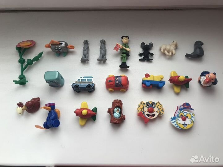 Игрушки из киндера 90-х, много разных