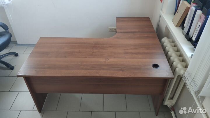 Угловой письменный стол