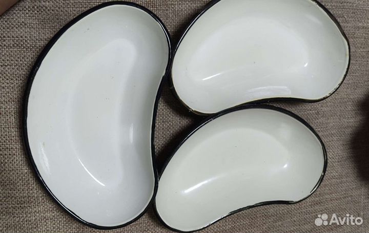 Лоток почковидный эмалированный