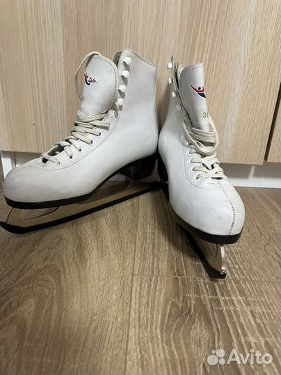Коньки фигурные, 38 размер, белые