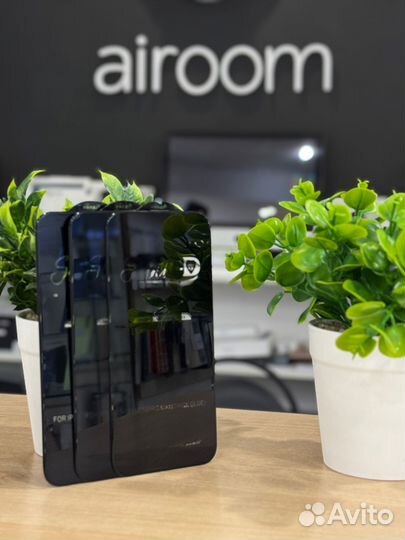 Защитное стекло iPhone 16