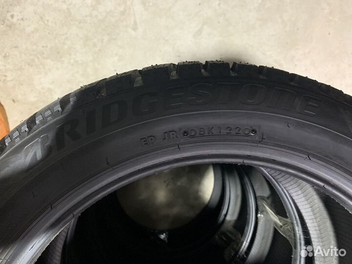 Bridgestone Blizzak Spike-02 225/50 R17 94T