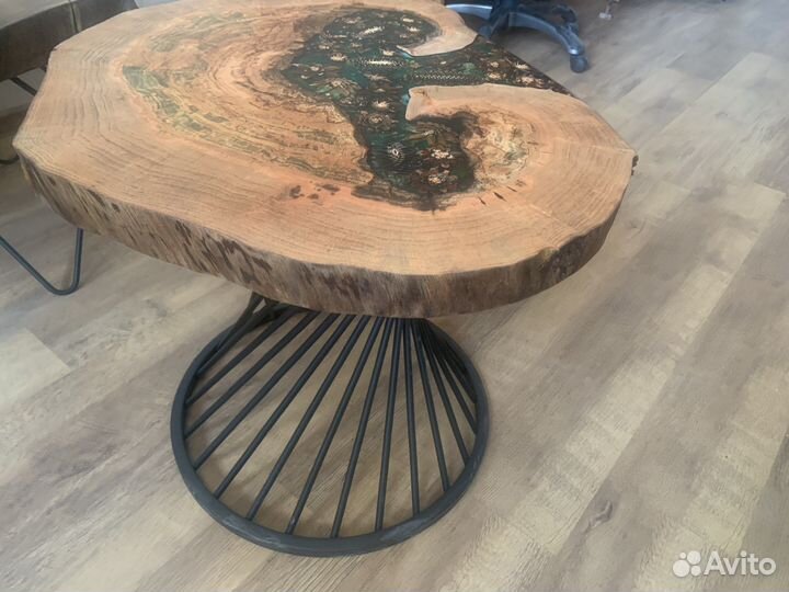 Журнальный столик из массива в наличии