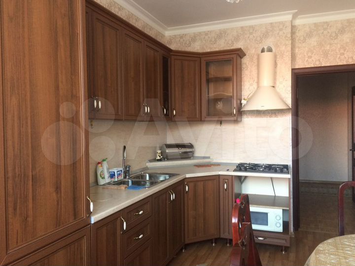 2-к. квартира, 76 м², 2/4 эт.