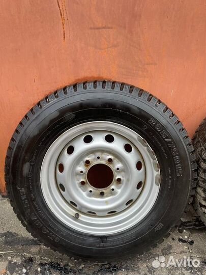 Комплект зимних шипованных колёс Нива Шевроле