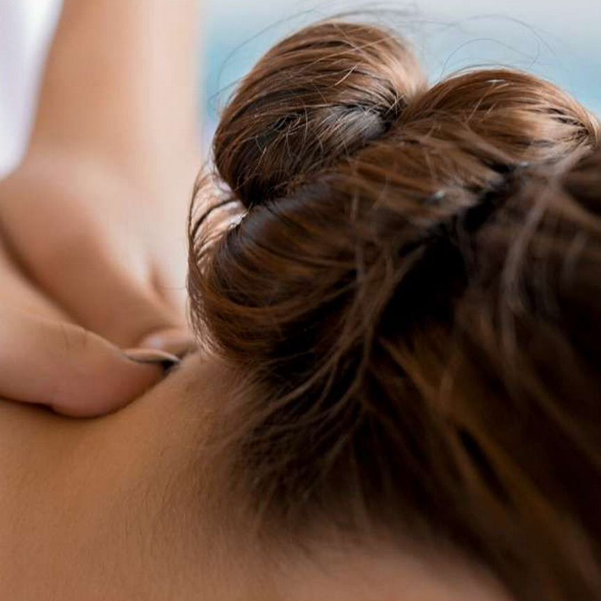 Олар әйелдердің фотосуреттеріне қарайды