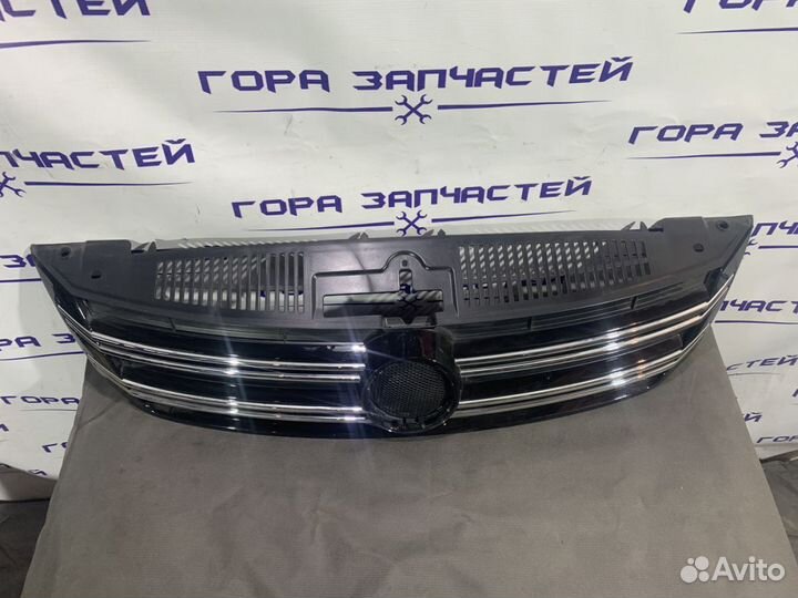 Решетка радиатора Volkswagen Tiguan (NF) 2011-2017
