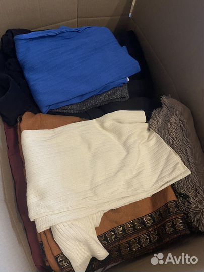 Коробка с женской одеждой